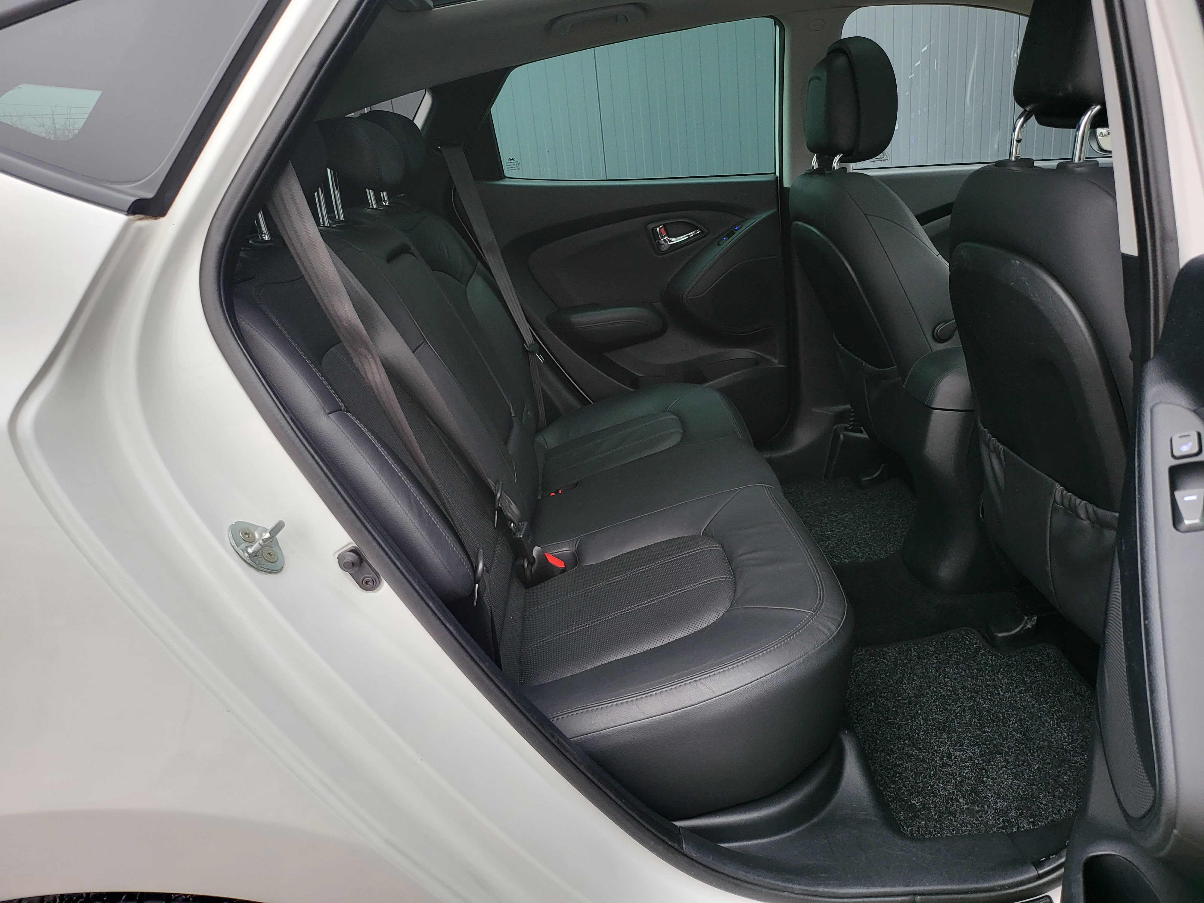 - Hyundai ix35 2.0CRDi ,4WD, Automat, ‘’Premium Edition’’.